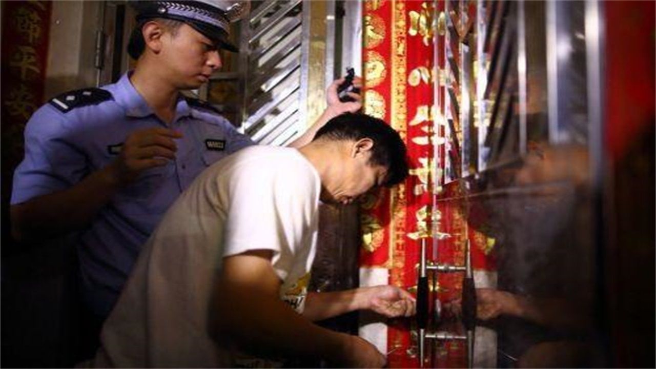 宜昌请开锁师傅开了锁后，师傅为什么一般都不进门，就算主人请也不进去？